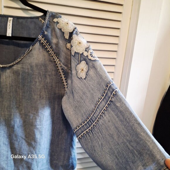 Mur Mur Embroidered Peasant Top Floral Denim Shirt Top Women Boho Chambray Women - Picture 3 of 6